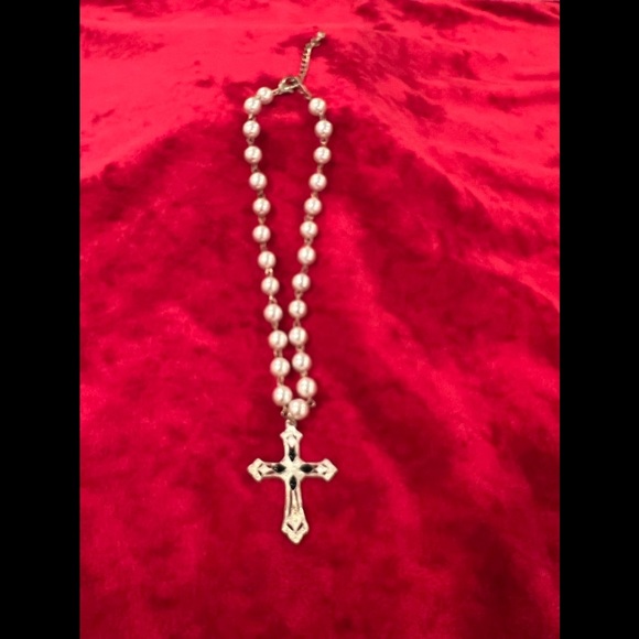 Vintage Style Rosary with Pearl Beads and Crucifix
Cross - Picture 3 of 6